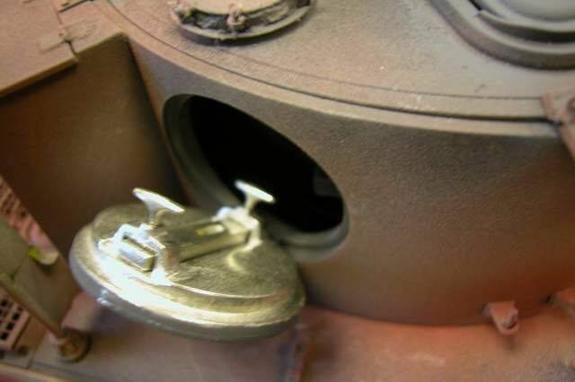 1-16 Tiger I 522 Metal escape hatch lock installed.jpg